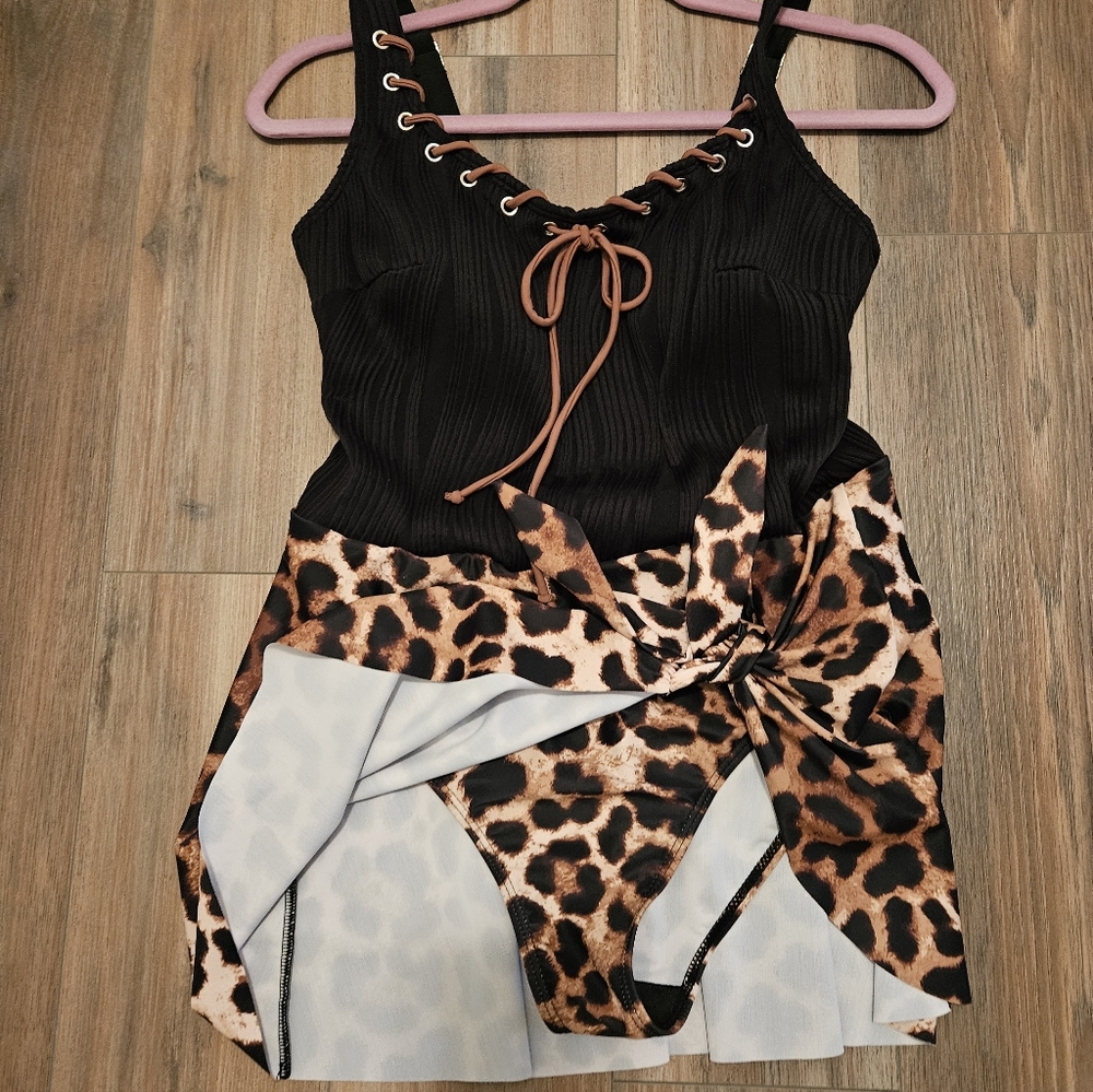 Black Leopard Print Lace-Up One Piece Swimsuit - Picture 2 of 3